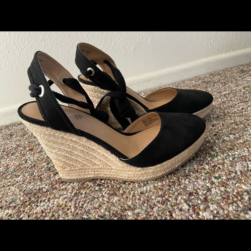 Black ankle-tie wedges